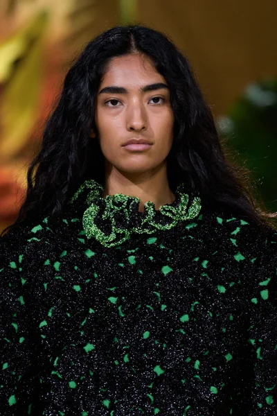 Look 19